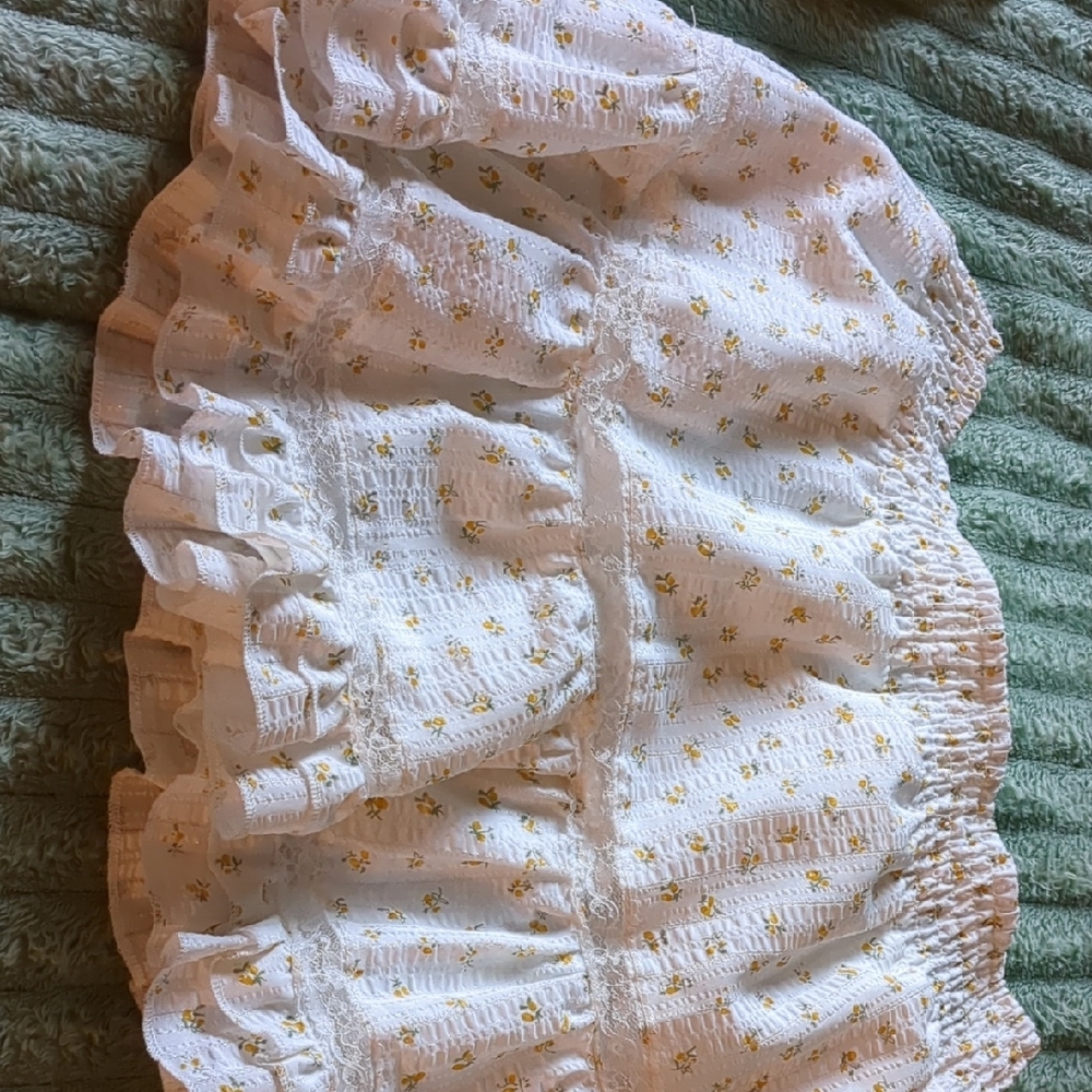 Elegant White Floral Mini Skirt